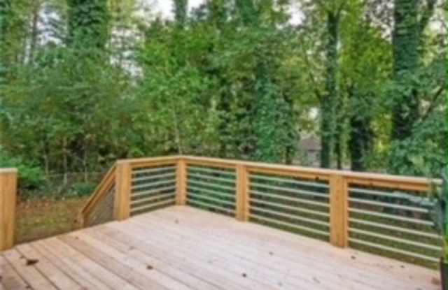 Beautifully renovated 3/2 home in Belvedere Park Gallery 3