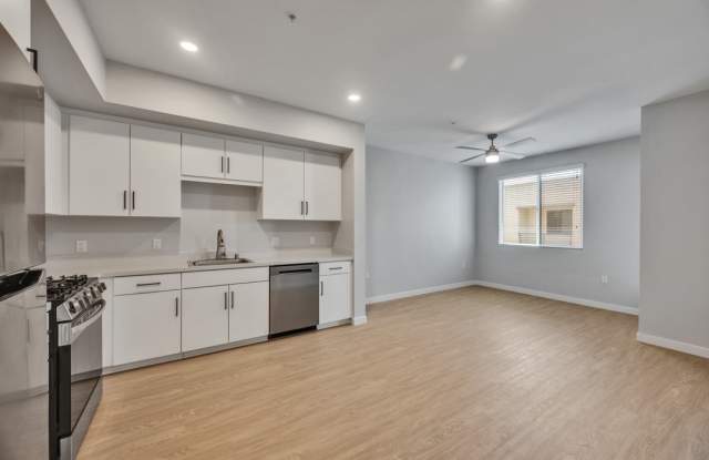 Downtown Ontario Luxury Apartments Gallery 2