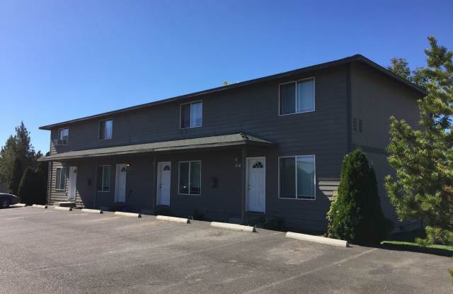 Conveniently Located 2 Bed/1.5 Bath Townhome in SW Redmond - 1726 Southwest Juniper Avenue, Redmond, OR 97756