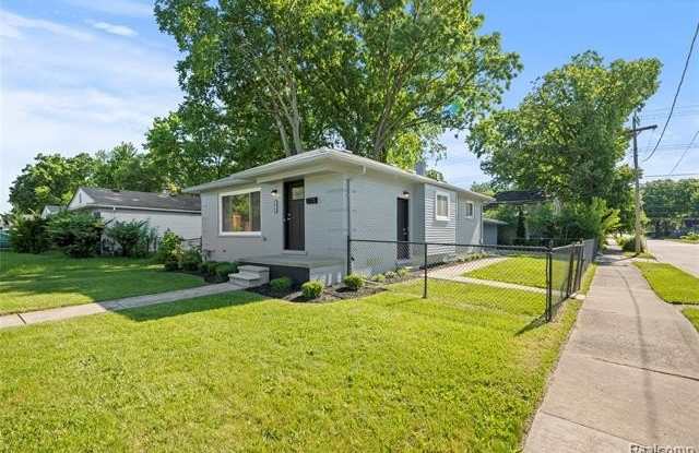 4014 Greenfield Road Gallery 3