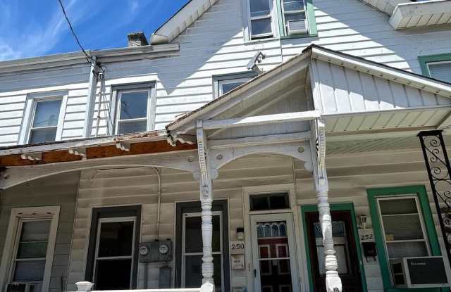 250 MORRIS Avenue Gallery 2