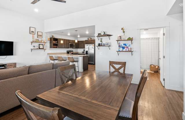 Summit Units: 2 Bedrooms 2 Bathrooms photos photos