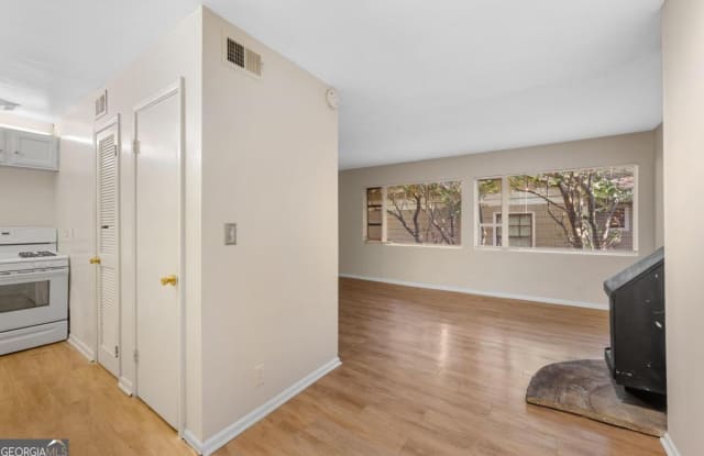 11 Peachtree Hills Avenue NE - 11 Peachtree Hills Avenue Northeast, Atlanta, GA 30305