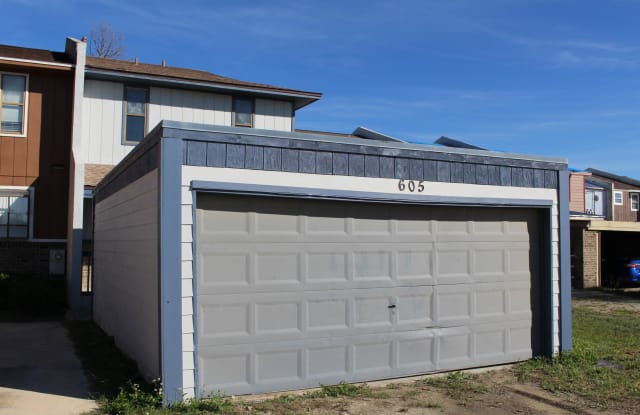 605 S Berthe Avenue - 605 South Berthe Avenue, Callaway, FL 32404