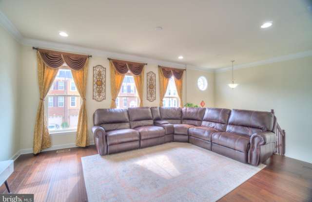 22280 PINECROFT TERRACE Gallery 4