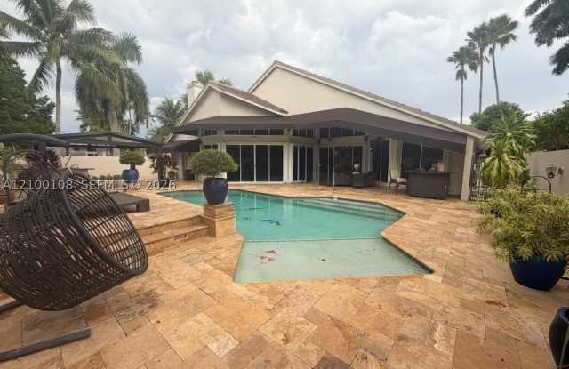 15240 Laurel Ln S Gallery 2