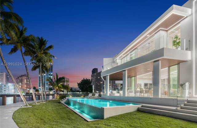 501 Palm Dr Gallery 4