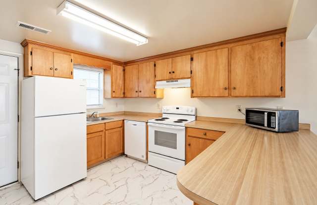 Woolen Mills Duplex Convenient to Pantops & Downtown Gallery 4