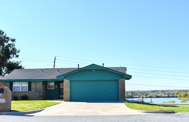 212 Southeast Surrey Place - 212 Southeast Surrey Place, Lawton, OK 73501