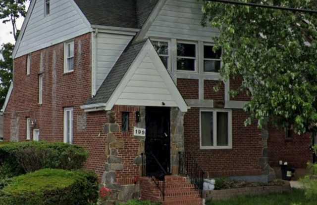 199 William Street unit: Walk-In-Level photos photos