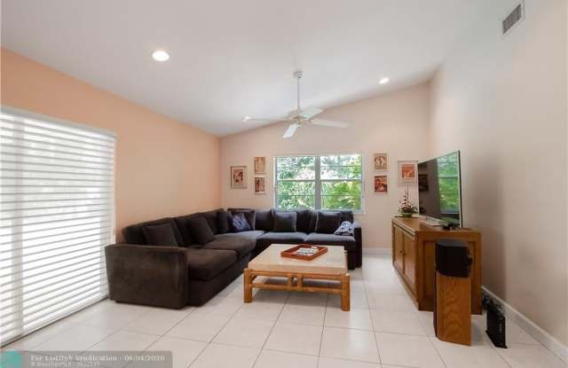 15840 Sedgewyck Cir S Gallery 4