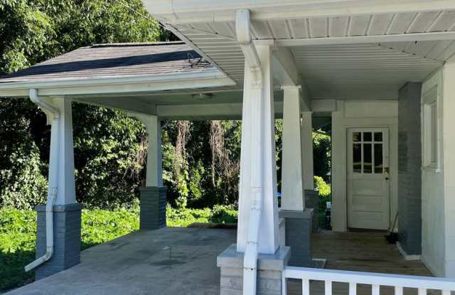 2-3 BED, 1 BATH HOME WITH WRAP AROUND PORCH! Gallery 3