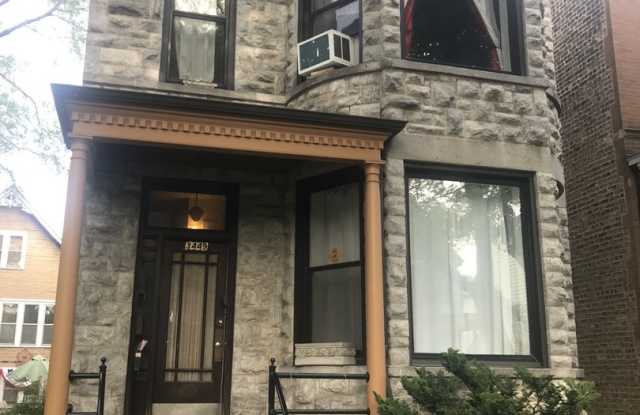 3449 North Marshfield Avenue Gallery 2