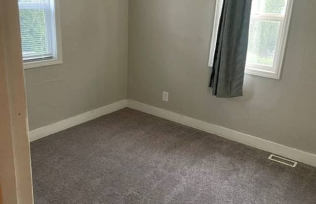 Short term house rental available in Burien! Gallery 4