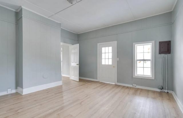 112 East Street E. Gallery 4