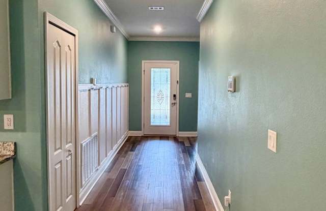 Location, amenities and FIVE bedrooms!!! Gallery 4