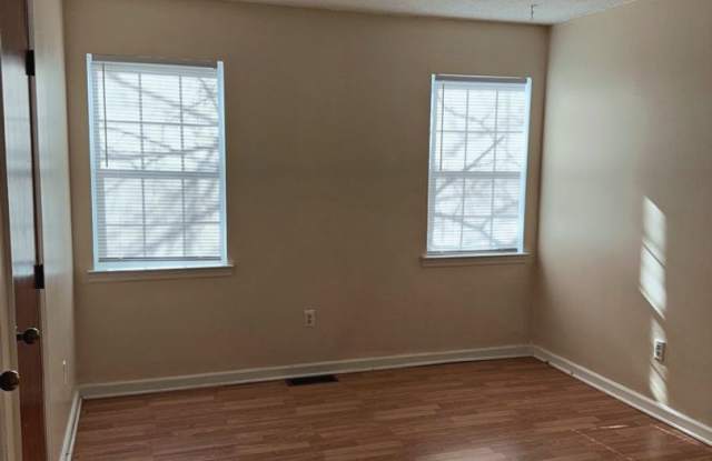 438 Roberts Gallery 2