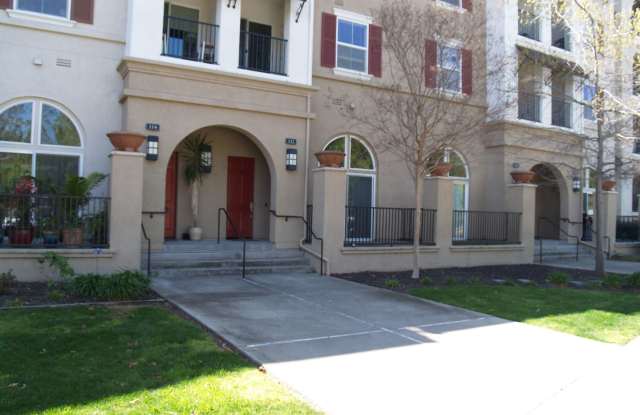 Private Street Entrance! Attached Garage! 2Br 2.5Ba Dublin at The Terraces in Great Location! - 3240 Maguire Way, Dublin, CA 94568