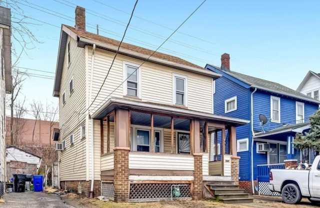 Spacious 3-bedroom, 1-bath Home photos photos