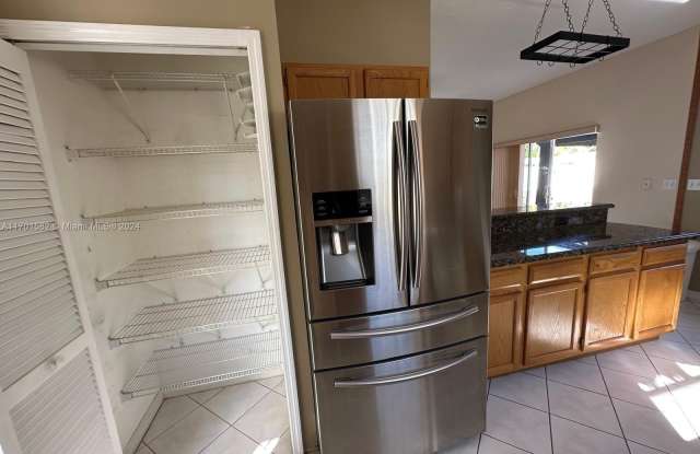 16045 SW 147th Ct Gallery 4