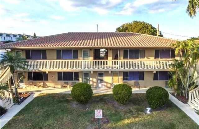 2121 NE 40th Ct - 2121 Northeast 40th Court, Lighthouse Point, FL 33064