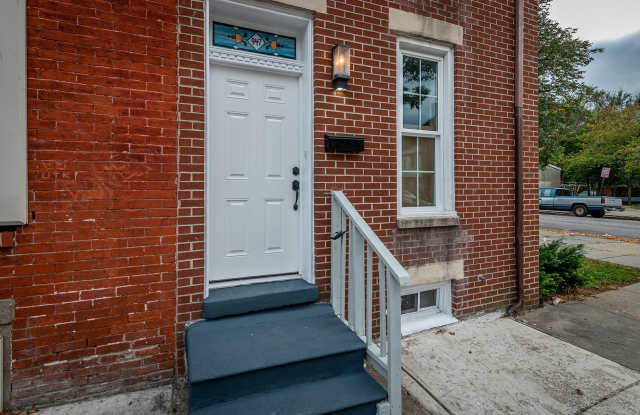TAKE A SECOND LOOK AT THIS END-UNIT TOWNHOME - 947 West Lombard Street, Baltimore, MD 21223