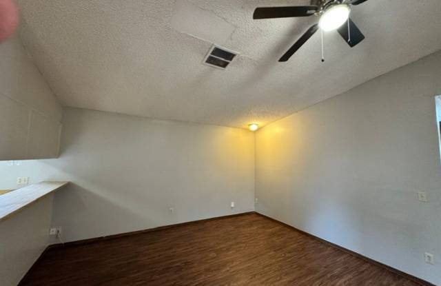 2 bedrooms + a flex space for rent! 1 and 1/2 baths with a 1 car garage duplex for in SW OKC! near S. Western and I-240. Gallery 3