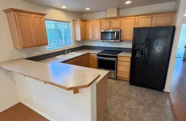 **MOVE IN SPECIAL** 4 Bedroom Pet Friendly Home Near Timber Ridge School! Gallery 4
