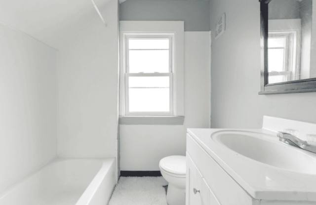 Charming 2-Bedroom 1 Bathroom Property in Prime Location - 3671 East 103rd Street, Cleveland, OH 44105