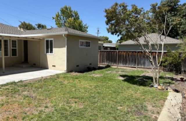 Updated 3BR/2BA Single Family Home in Prime Sunnyvale Location - Large Yard Gallery 3