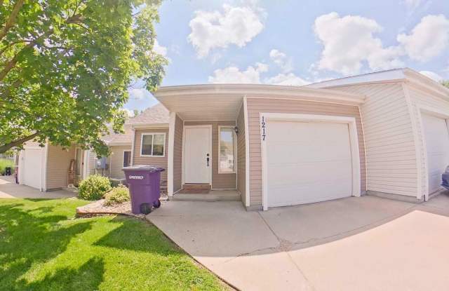 Beautiful Town Home + Deck  Patio + Easy Highway Access to Fort Riley + Washer  Dryer Included! Available August 8th! photos photos