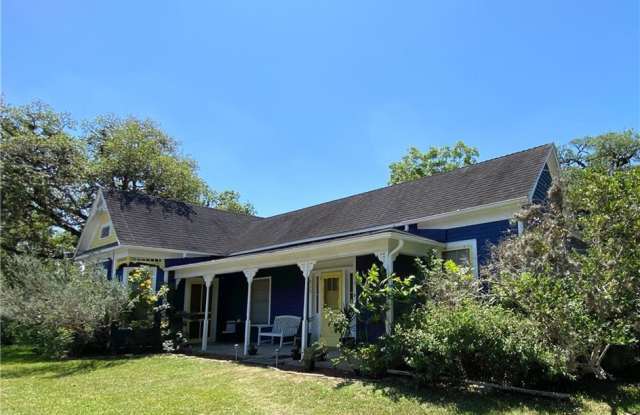 213 East Newman Street - 213 East Newman Street, Cuero, TX 77954