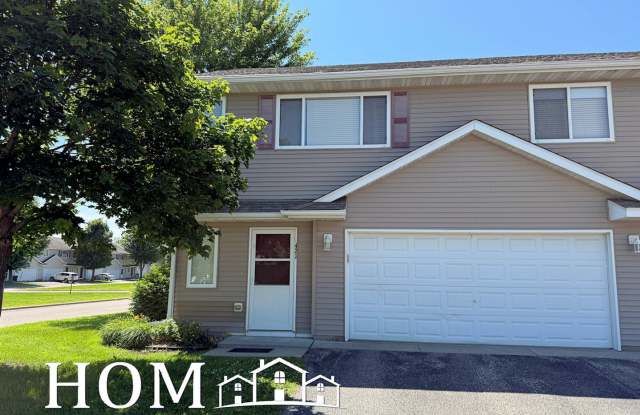 3BR/2BA Townhome Available 9/1 photos photos