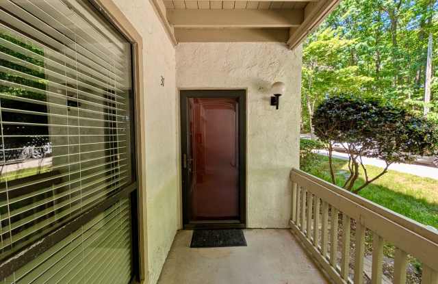 Updated 2-Bedroom Condo in a Prime Cary Location Gallery 3