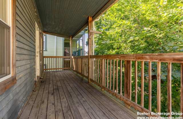 Renovated Apt Near NEU!  Laundry in Unit! 1k Rebate Upon closing with Promo Gallery 4