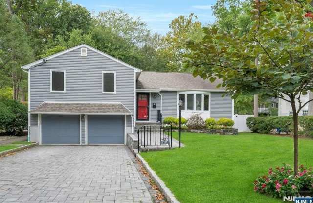 370 Holland Lane - 370 Holland Lane, Englewood, NJ 07631