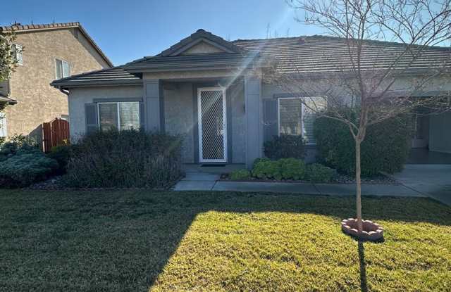Charming 3 bedroom 2 bathroom home located in Hanford photos photos
