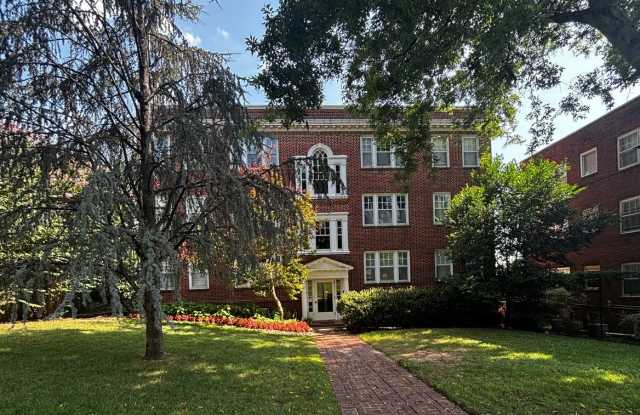 Immaculate 2/1.5/1 Condo off of Riverside Dr with a perfect river view from the top floor! Gallery 1