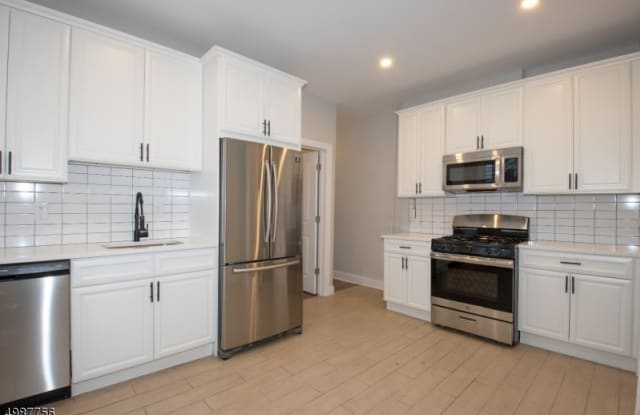 19 NORTHFIELD AVE - 19 Northfield Avenue, Essex County, NJ 07052