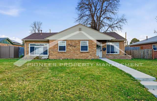 Charming Home with Washer/Dryer and 2 Car Driveway photos photos