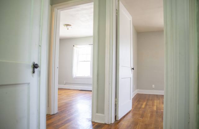 157 1/2 Morris Ave - B Gallery 2