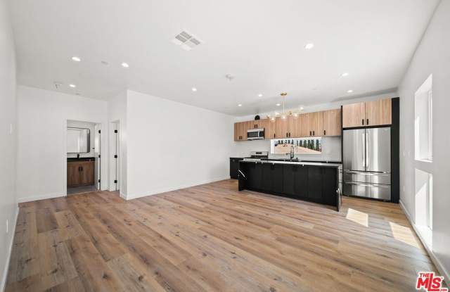 6049 Craner Ave unit: 2 photos photos