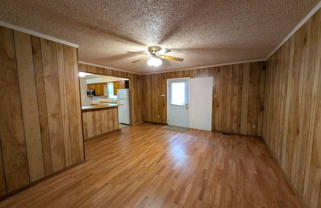 Minutes from Uptown 4 Bedroom!  Awesome Backyard! Gallery 4