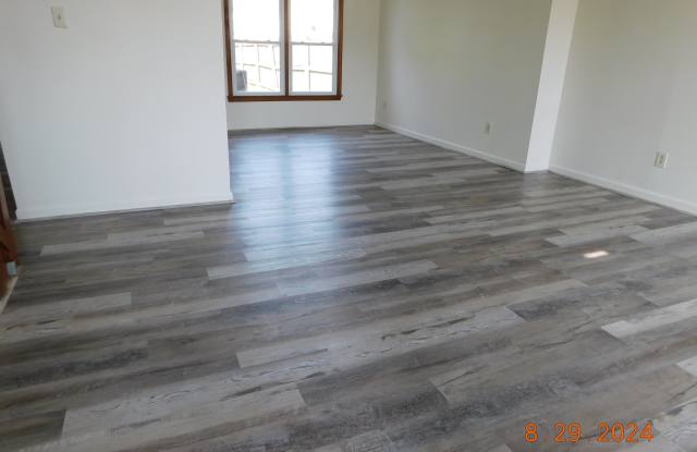 1461 Thamesford Dr. Gallery 1