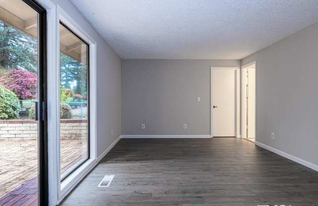 7610 NE Meadows Drive Gallery 3