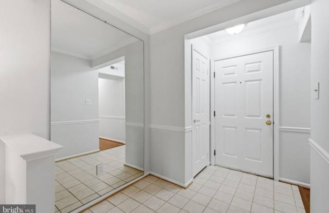 5705 BREWER HOUSE CIR #T-2 Gallery 4
