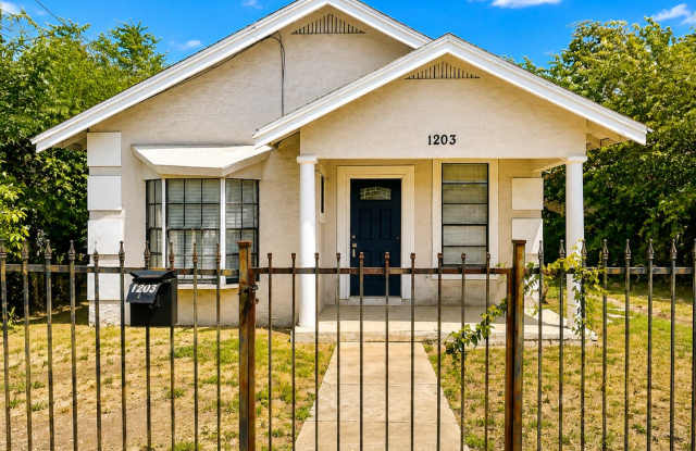1203 Lamar, San Antonio, TX 78202 | Home for Rent 78202 photos photos