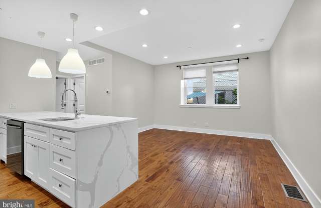 1420 E SUSQUEHANNA Avenue unit: C Gallery 4