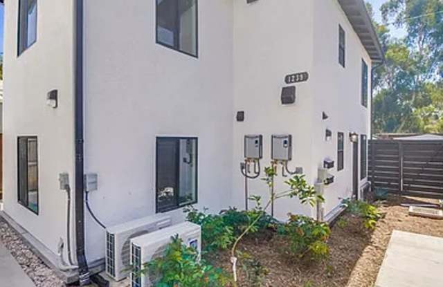Newly 2025 constructed, one bedroom, one bath apartment in the heart of University Heights Gallery 2