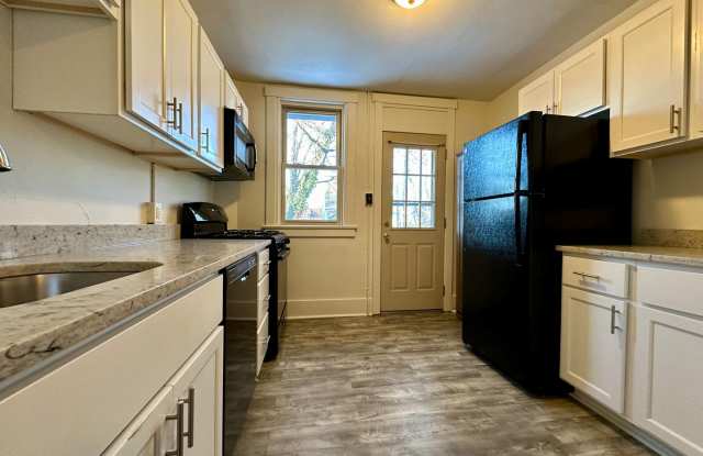 Amazing Three Bedroom Townhouse in Squirrel Hill! Covered Front Porch + Backyard! Call Today! - 6635 Ridgeville Street, Pittsburgh, PA 15217